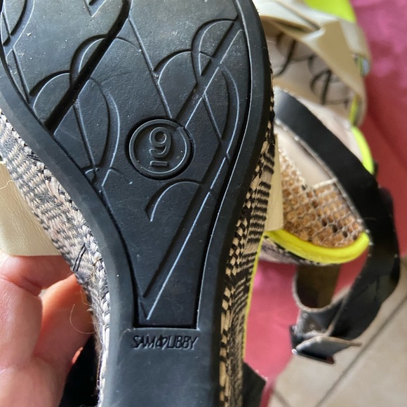 Sam & Libby color block wedge shoe with open toe with ankle strap size 9 - Picture 9 of 15